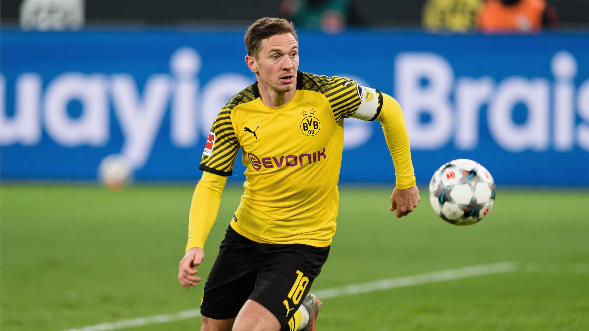 第一，从核心数据看相似度：
据统计，本赛季效力于